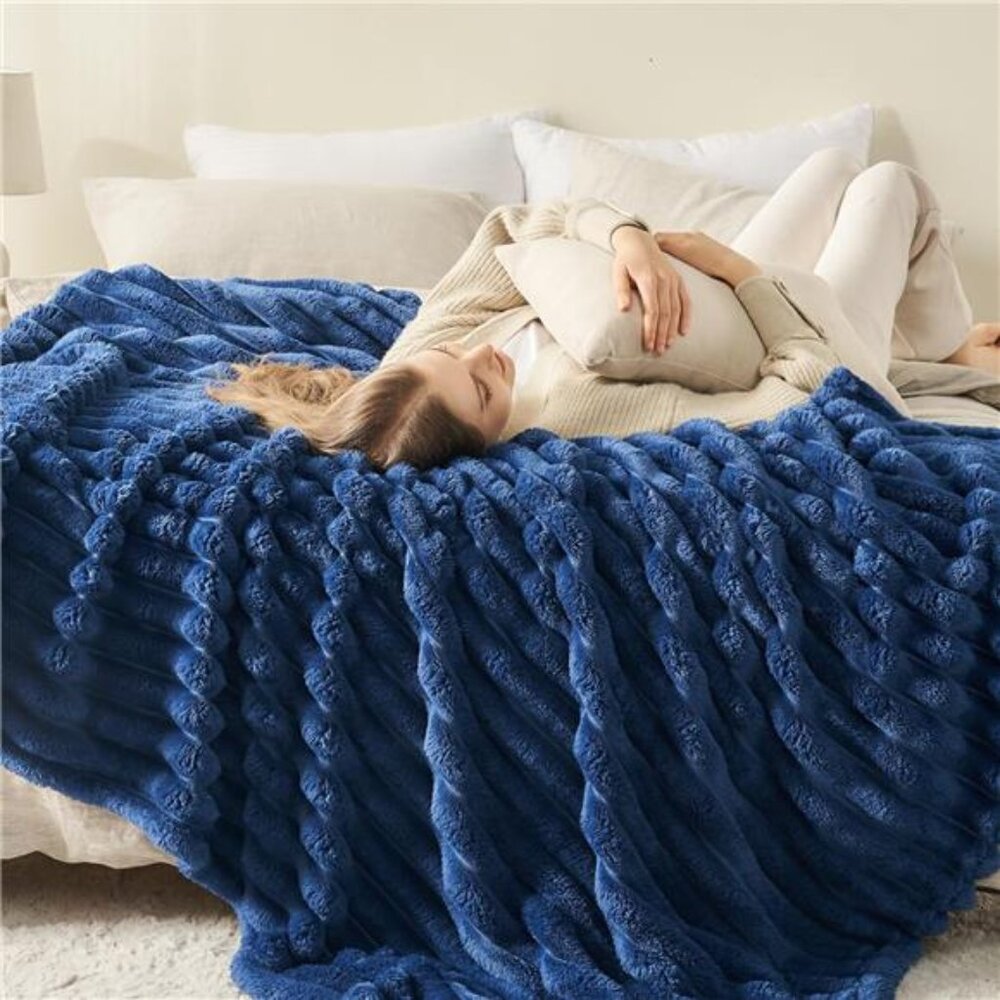 Super Soft Throw Blanket Navy Premium Silky Flannel Fleece 3D Ribbed 50"x60" - Picture 4 of 6